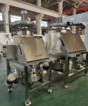 Operar la estación de descarga de bolsas de harina con una máquina transportadora de vacío hecha de acero inoxidable 304
