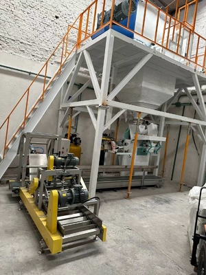 precisión Máquina semiautomática de embalaje de polvo negro de carbono para bolsas de llenado de 20 kg-50 kg