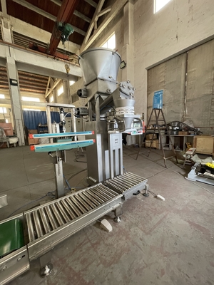 Máquina de embalaje en polvo de 25 kg para el llenado de productos químicos y alimentos en embalajes de bolsas de pie